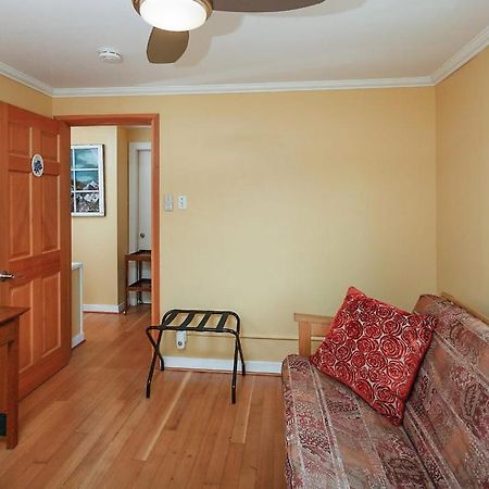أنكوراج A Wildflower Inn المظهر الخارجي الصورة