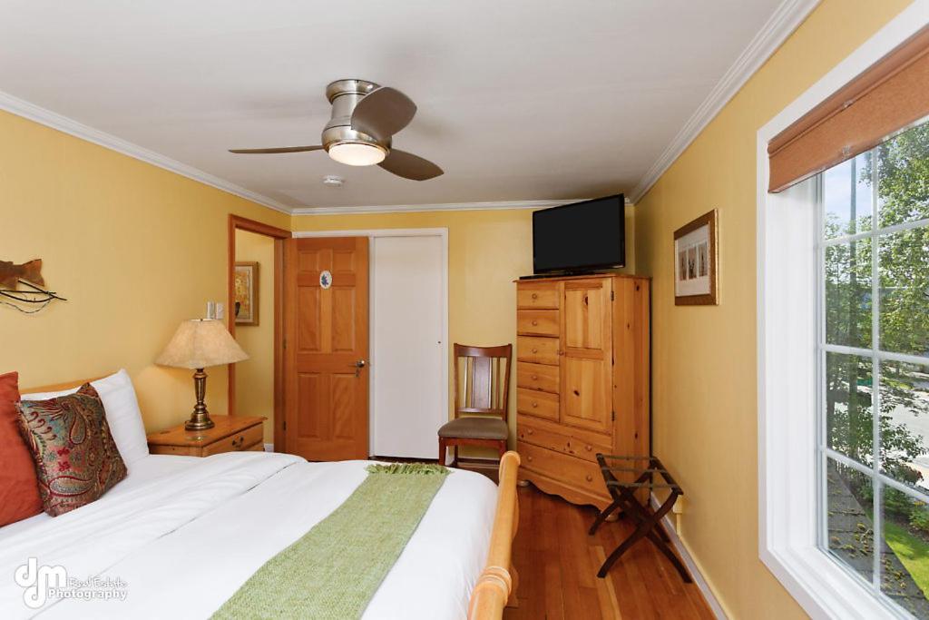 أنكوراج A Wildflower Inn المظهر الخارجي الصورة